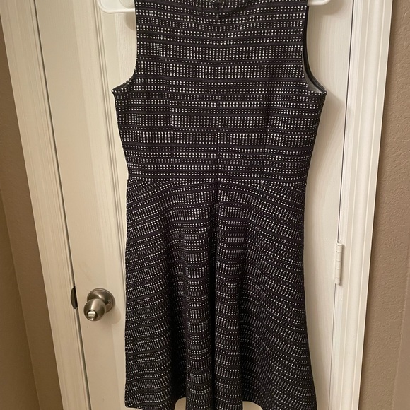 Black and white dress - Picture 3 of 3